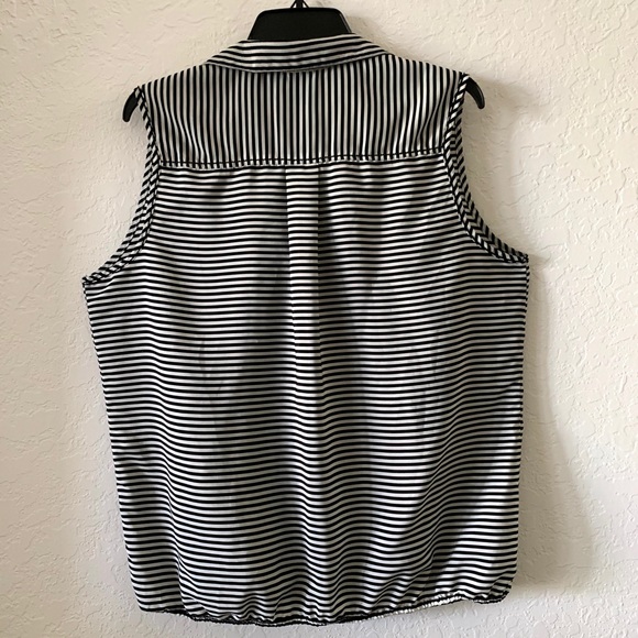 Stripes Sleeveless Blouse - Picture 2 of 6